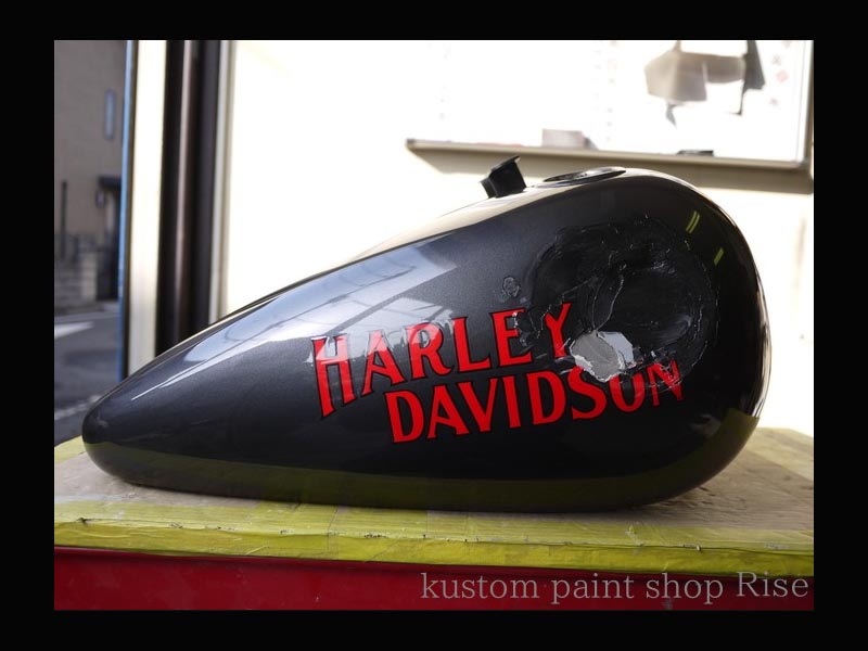 Kustom Paint Shop RISE/ ハーレー タンク補修塗装 (ベース+ロゴ入れ)